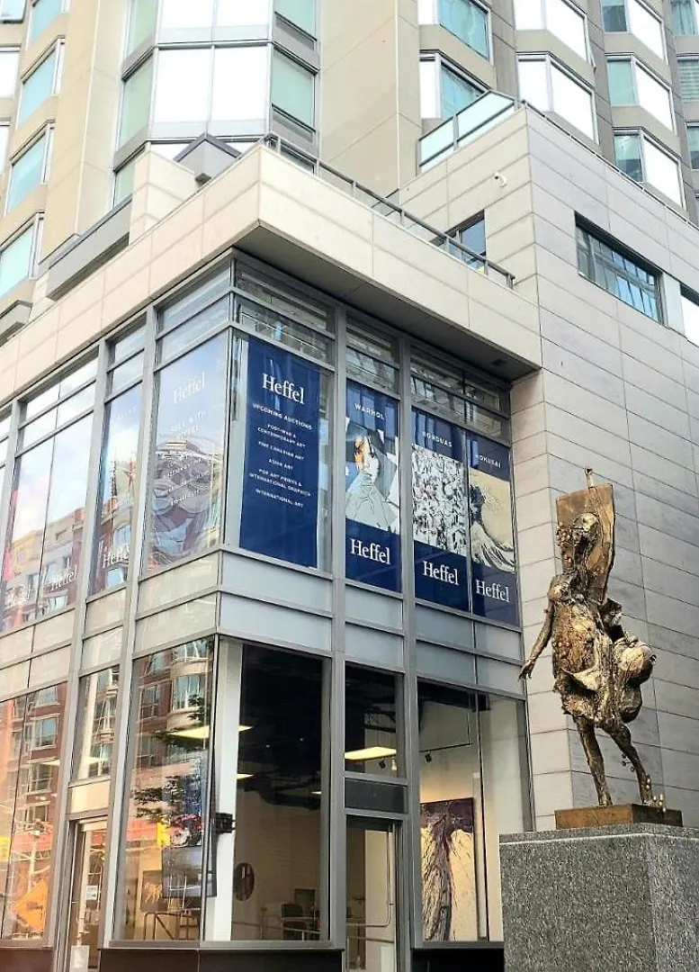 Elegant 2Br & 2Ba Retreat In Prime Yorkville, Downtown Toronto 0*,