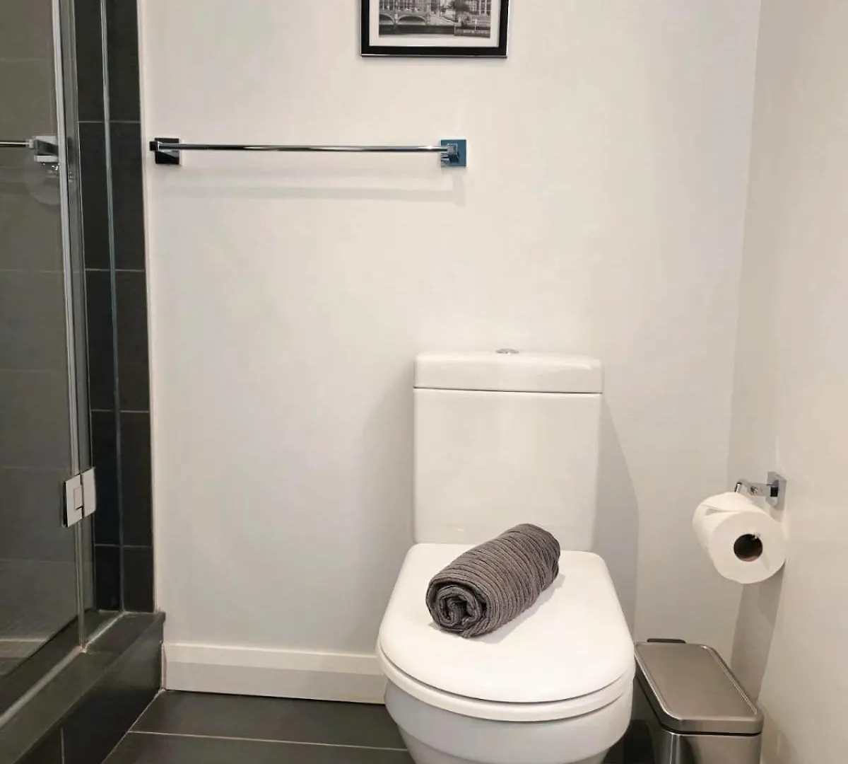 Elegant 2Br & 2Ba Retreat In Prime Yorkville, Downtown Toronto